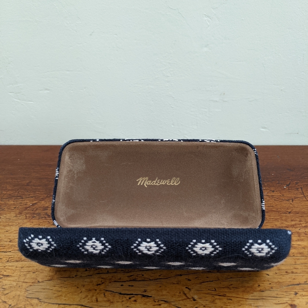 Madewell glasses or sunglasses case